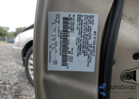 2004 Lincoln Town Car Executive z USA, uszkodzony, nr VIN 1LNHM81W64Y687299